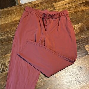 Lululemon Athletica burgundy red 7/8 pant.  Relaxed Fit